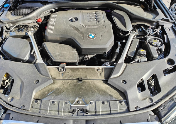 BMW Seria 5 cena 211000 przebieg: 26499, rok produkcji 2022 z Wieluń małe 254